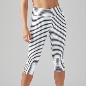 Glyder crop leggings black white stripes sz small